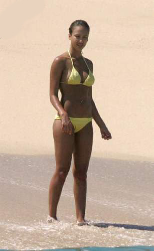 Jessica Alba sur la plage